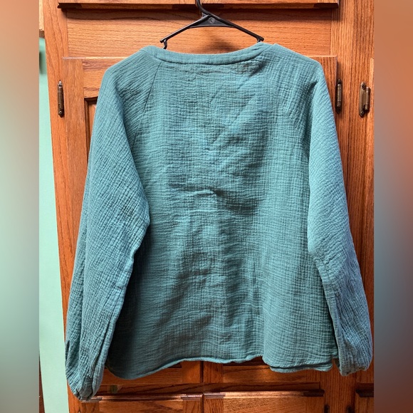 NWOT - Boutique Wishlist Apparel woman’s long sleeved blouse. - Picture 3 of 7